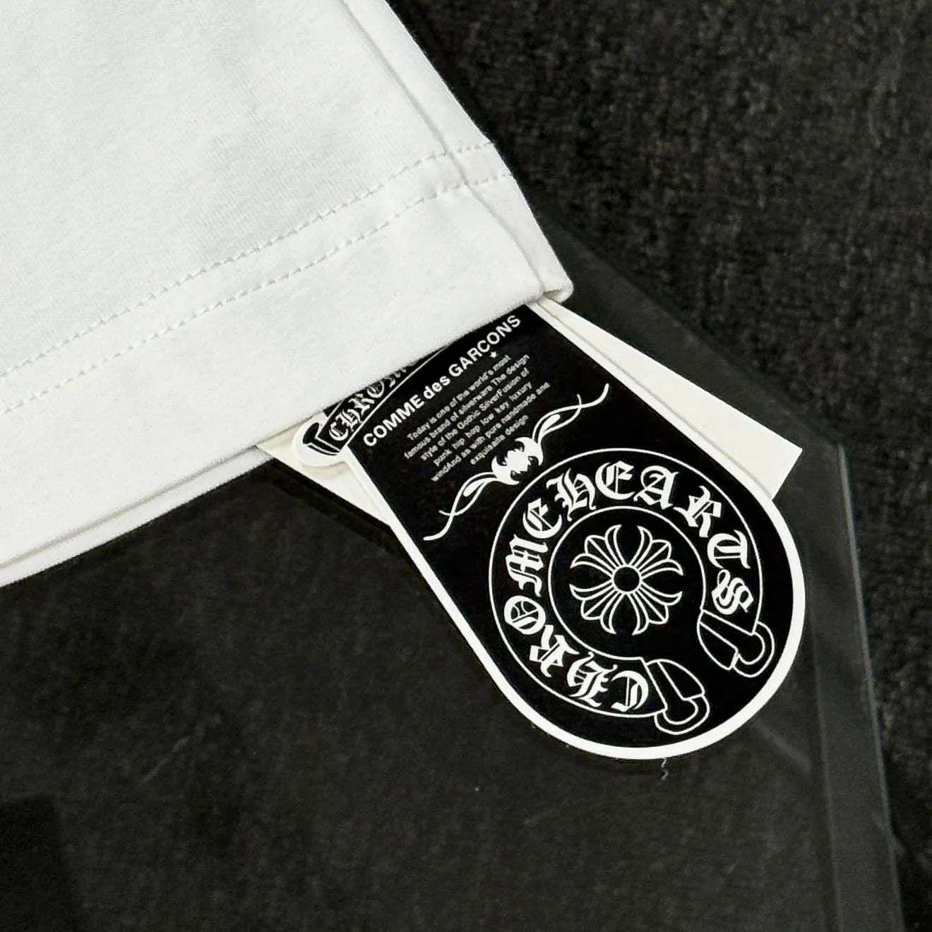 P170 Chrome Hearts Chrome Hearts 25 high version. The fabric is made of 300 grams of high-density cotton. It does not deform or shrink. It has three labels. It is the same style for men and women. Technology: digital printing. Color: white, black, pink. SIZE: S-XL